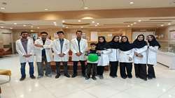 حضور کانون خیریه نحالک در بخش اطفال بیمارستان حشمتیه به مناسبت روز جهانی کودک