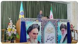  معاون بهداشتی دانشگاه علوم پزشکی در جمع نمازگزاران در جایگاه نمازجمعه این هفته ۸ دیماه