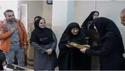 تجلیل از خانواده مهرورز طرقبه در مراسم تجلیل از خیرین سلامت در بیمارستان شهیدان مبینی