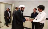 از اساتید دانشگاه با اهدای گل تجلیل شد